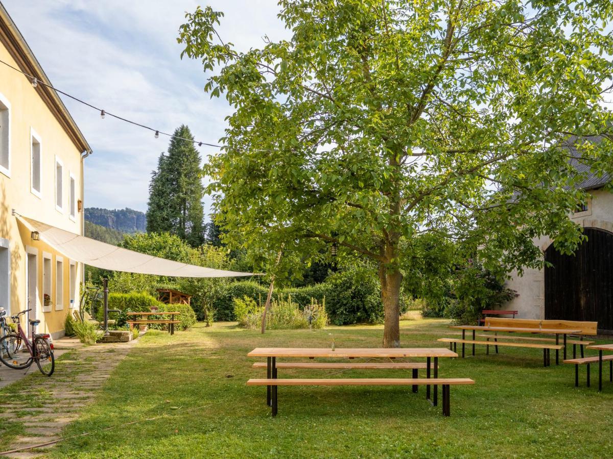 Hinterland Hostel Ратен Екстер'єр фото