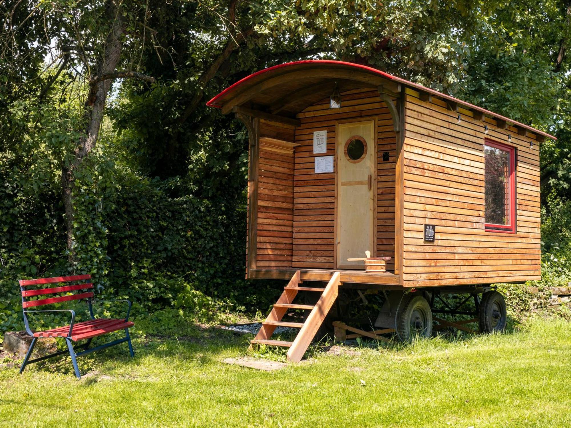 Hinterland Hostel Ратен Екстер'єр фото