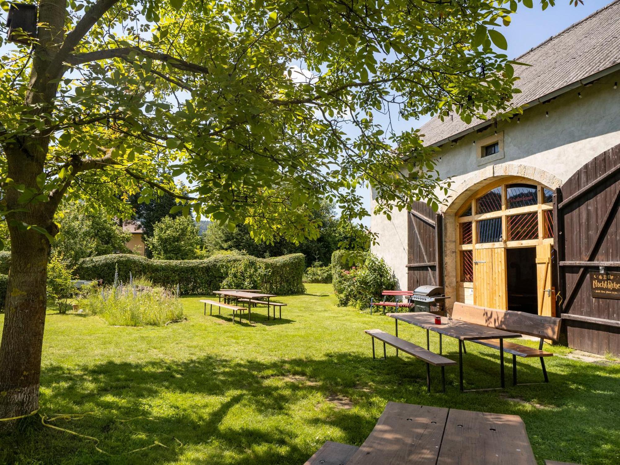 Hinterland Hostel Ратен Екстер'єр фото
