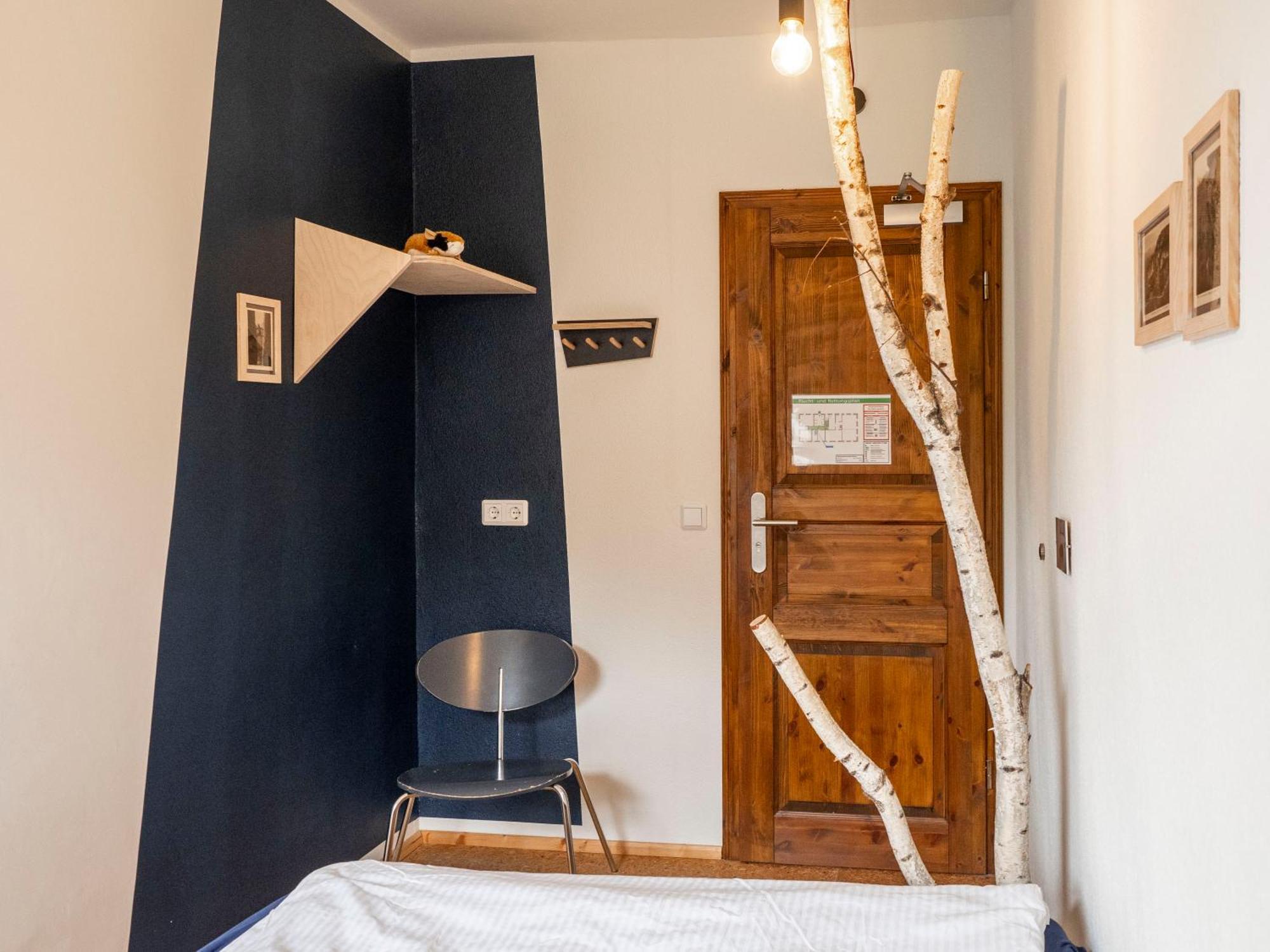 Hinterland Hostel Ратен Номер фото