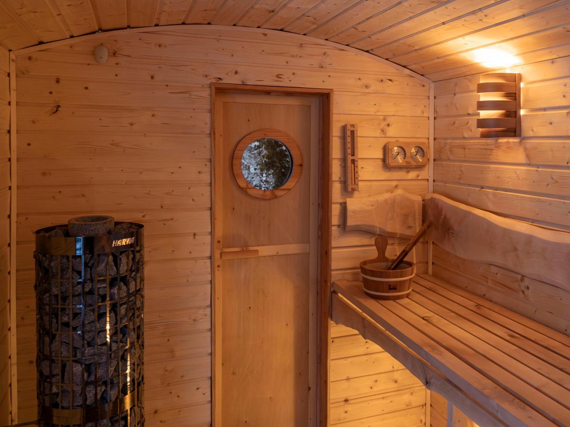 Hinterland Hostel Ратен Екстер'єр фото