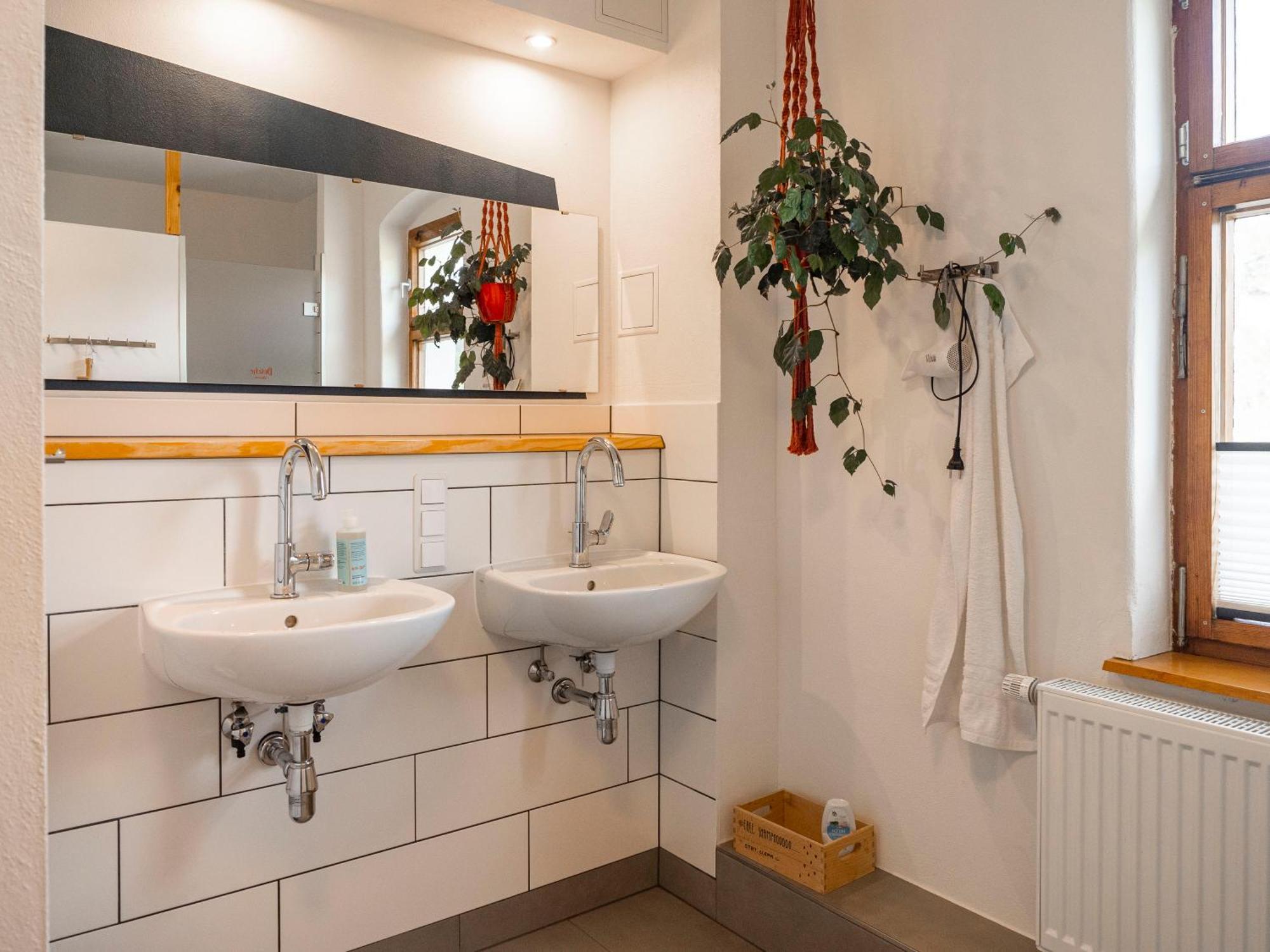 Hinterland Hostel Ратен Екстер'єр фото