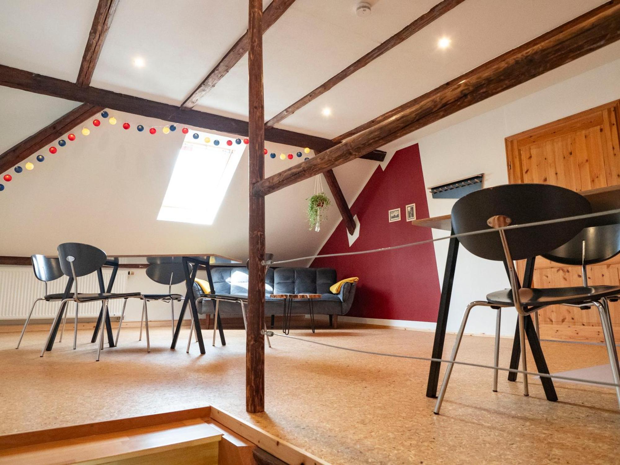 Hinterland Hostel Ратен Екстер'єр фото