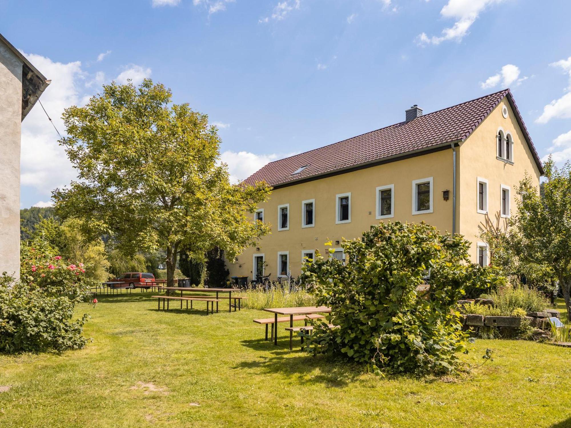 Hinterland Hostel Ратен Екстер'єр фото