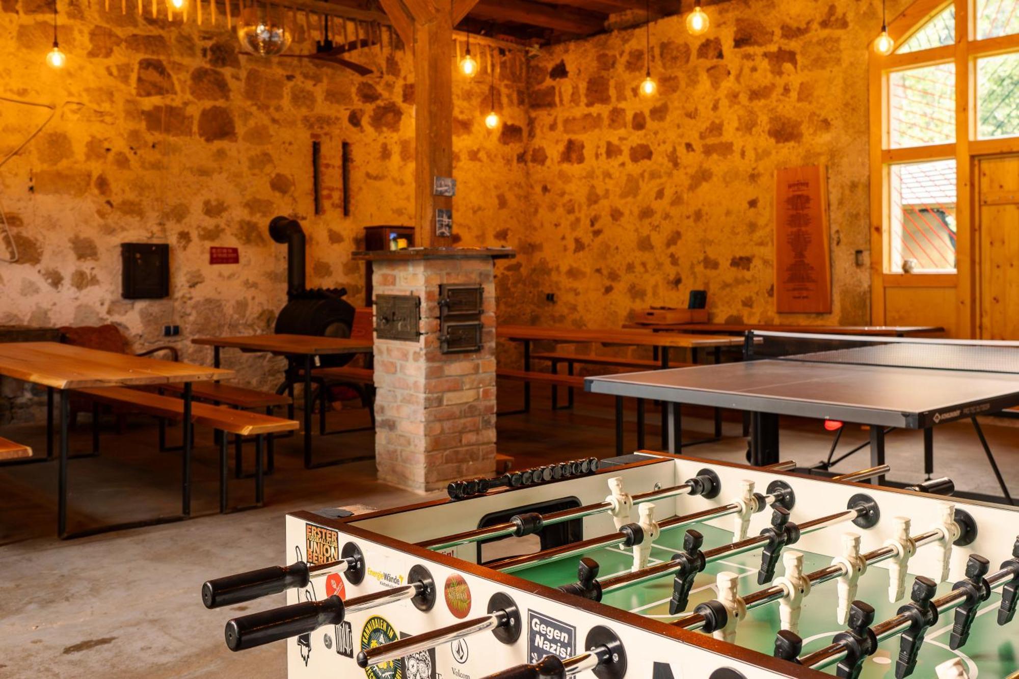 Hinterland Hostel Ратен Екстер'єр фото