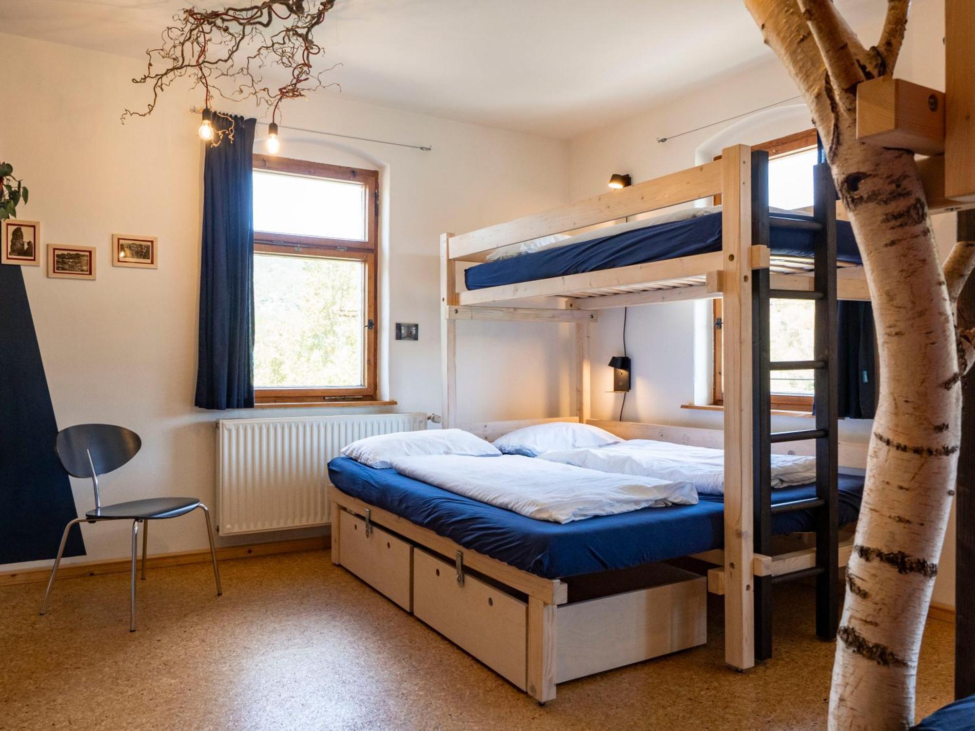Hinterland Hostel Ратен Екстер'єр фото