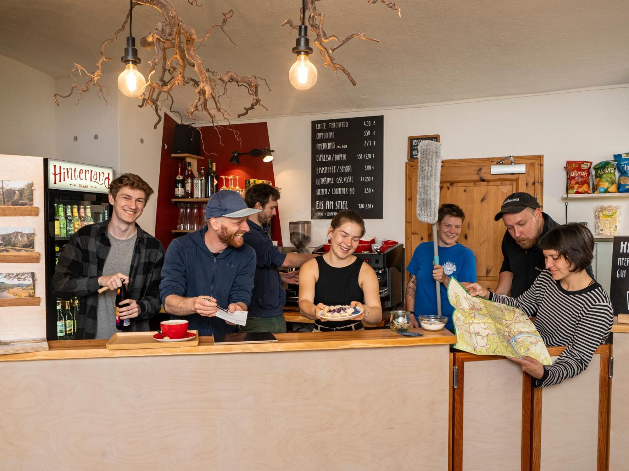 Hinterland Hostel Ратен Екстер'єр фото